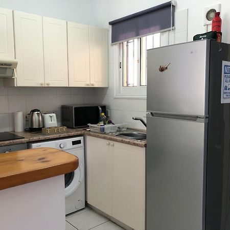 Stylish 1 Bedroom Apartment In Limnaria Gardens Paphos Exterior photo
