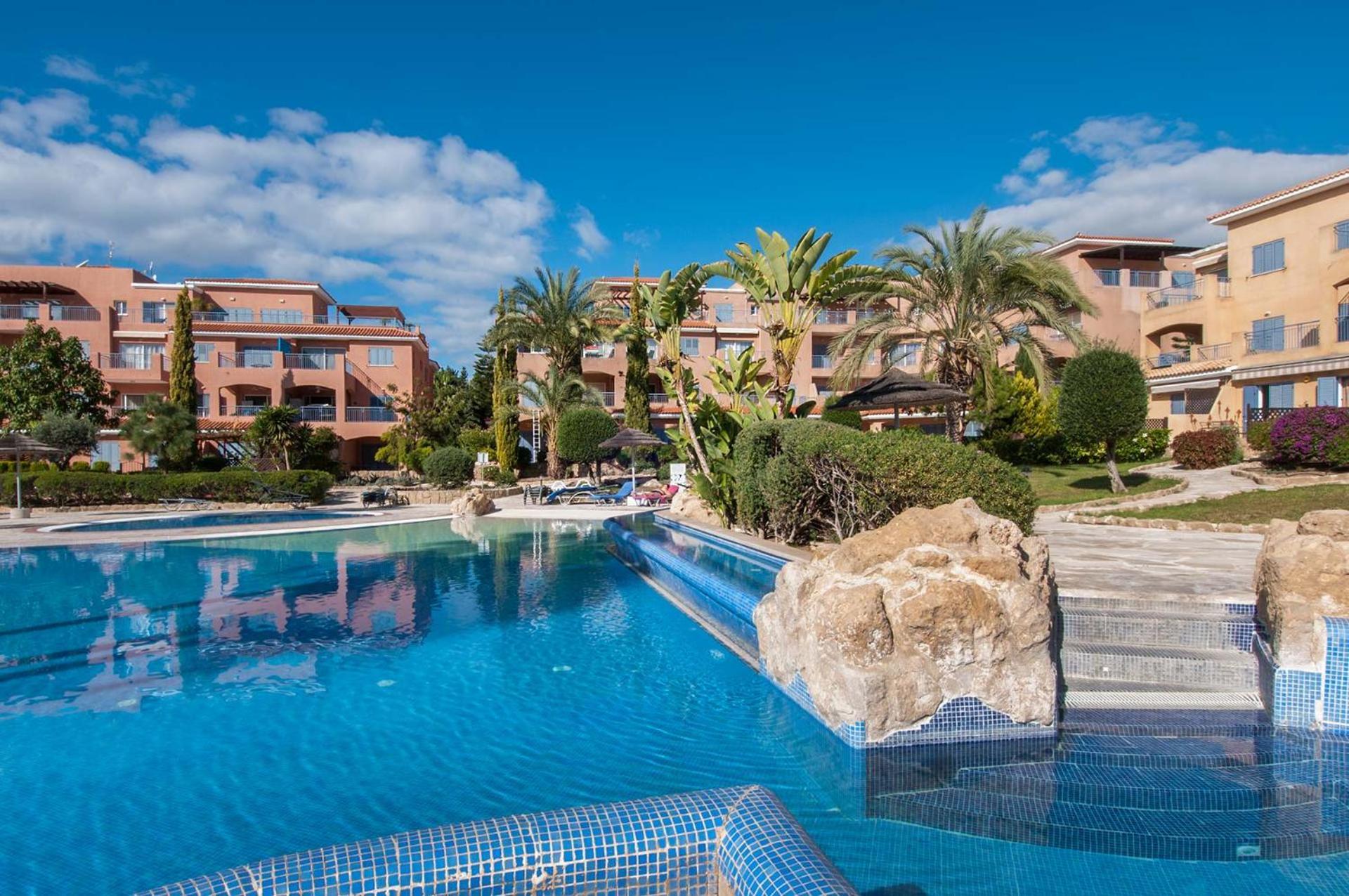 Stylish 1 Bedroom Apartment In Limnaria Gardens Paphos Room photo
