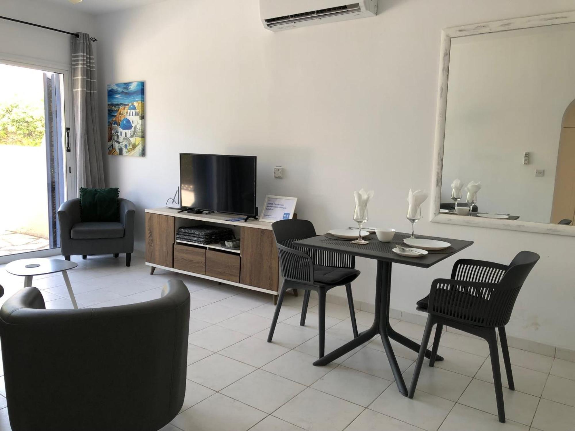 Stylish 1 Bedroom Apartment In Limnaria Gardens Paphos Exterior photo
