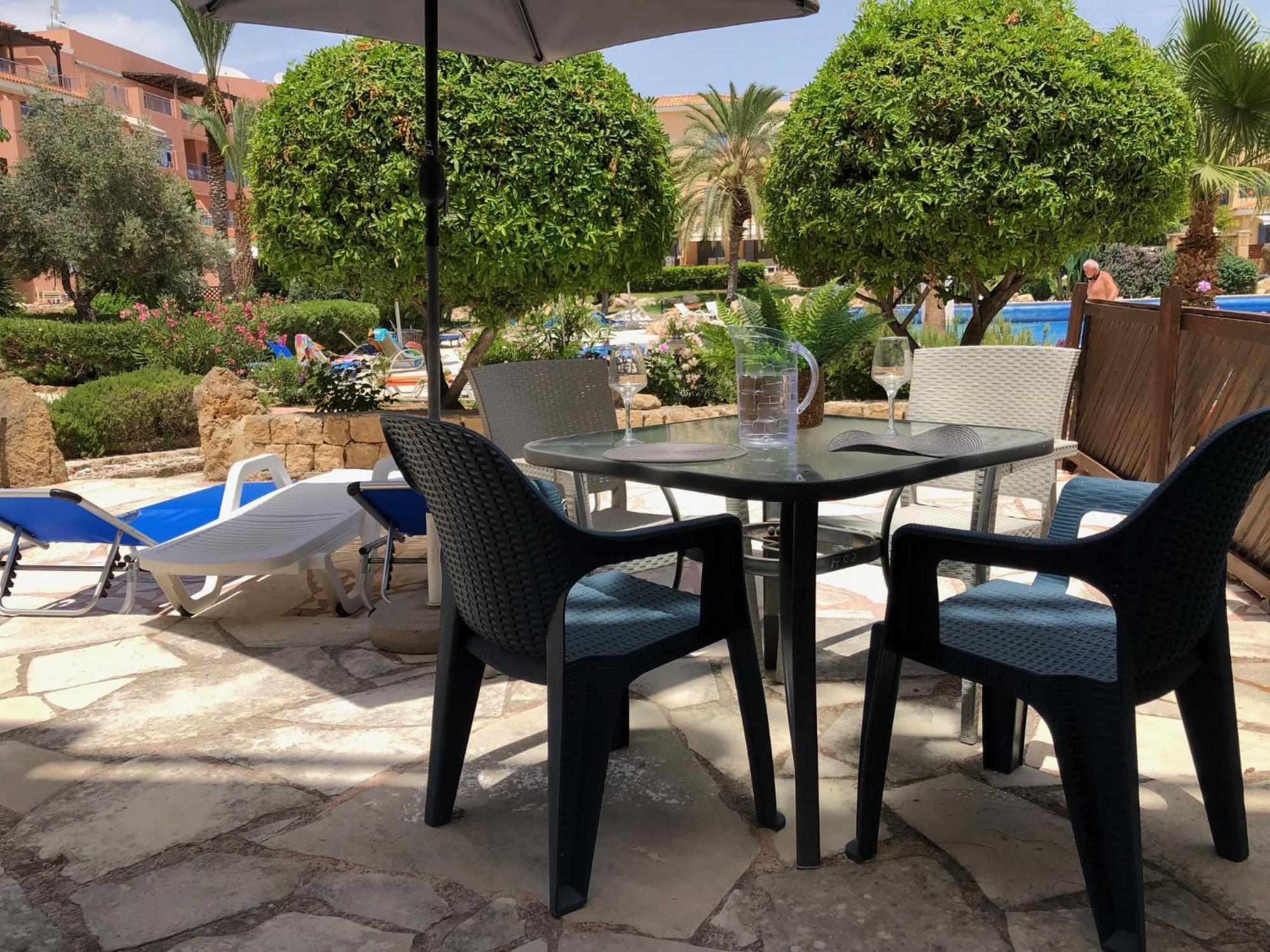 Stylish 1 Bedroom Apartment In Limnaria Gardens Paphos Exterior photo