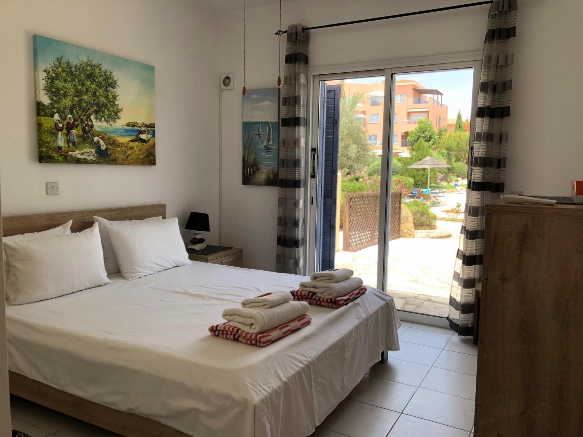 Stylish 1 Bedroom Apartment In Limnaria Gardens Paphos Exterior photo