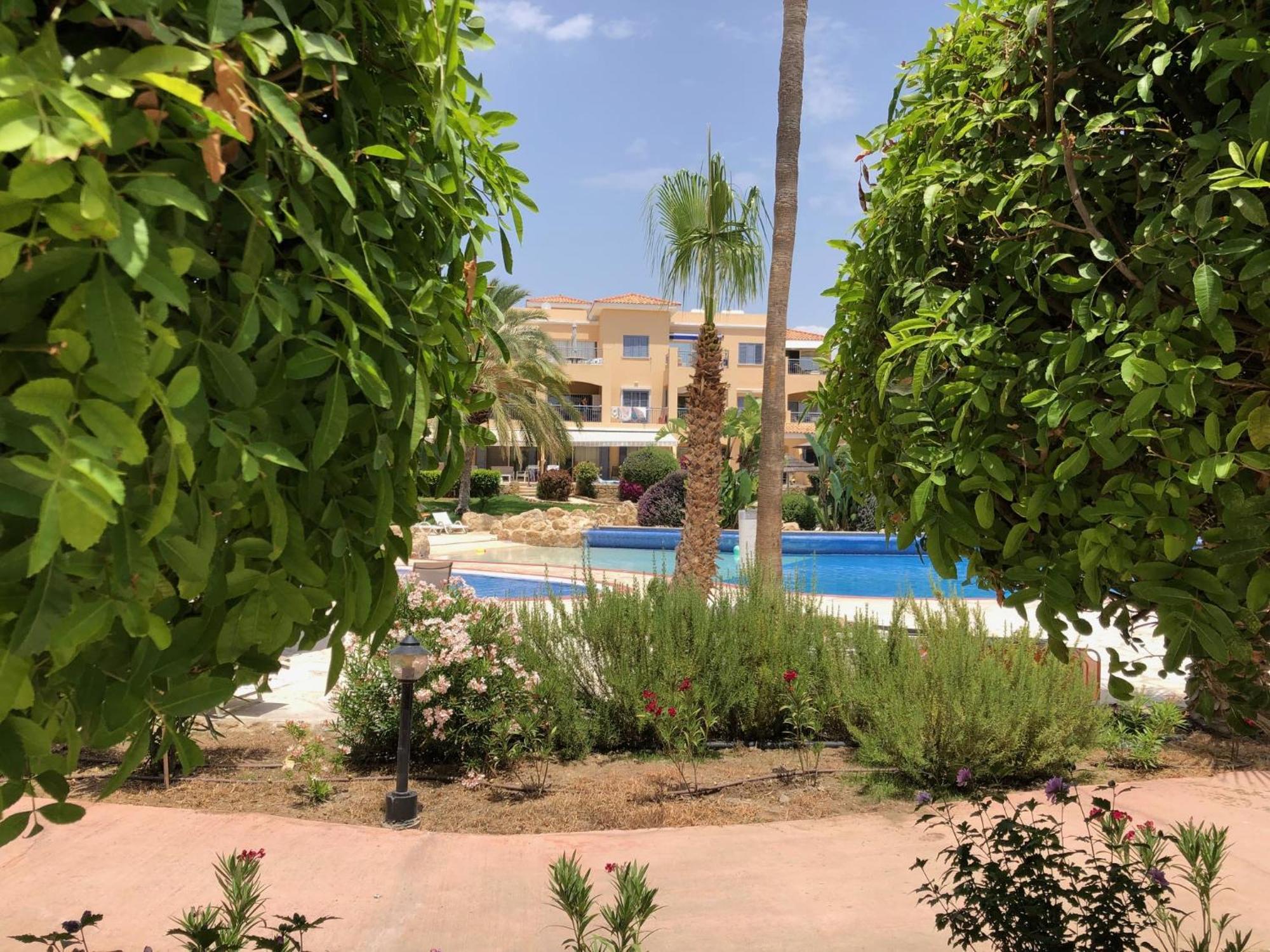 Stylish 1 Bedroom Apartment In Limnaria Gardens Paphos Exterior photo
