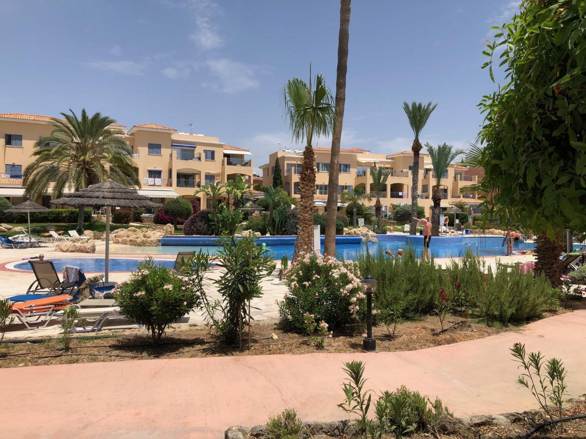Stylish 1 Bedroom Apartment In Limnaria Gardens Paphos Exterior photo